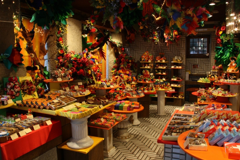 vente-PEGOMAS-min_candy_store_chocolate_shop_chocolate_switzerland-393515